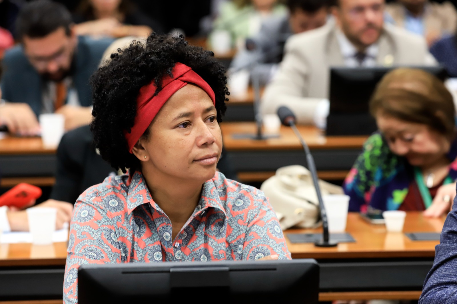 Comissão aprova relatório da deputada Sílvia Cristina favorável à criação de cadastro nacional para intérpretes de Libras