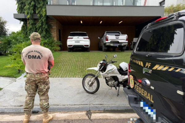 PF apreende 6,4 kg de ouro e desarticula esquema milionário