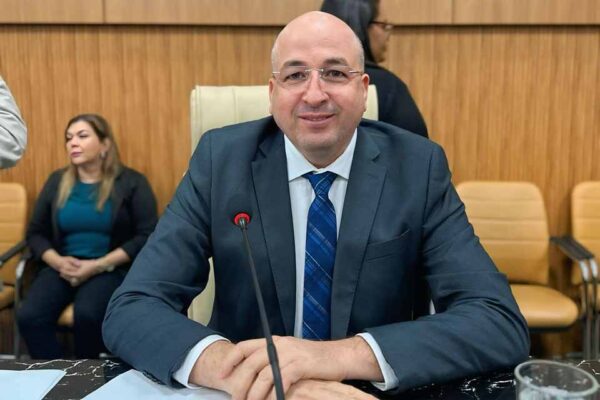 Vereador Gedeão Negreiros solicita revitalização completa da Praça da Juventude