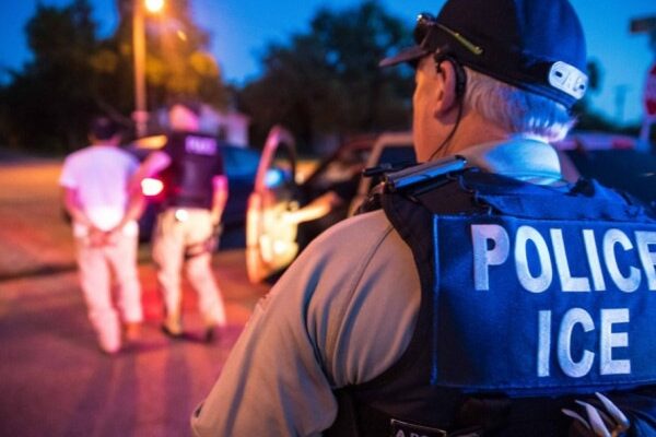 ‘Você não é obrigado’: Autoridade de NY instrui imigrantes a enfrentar o ICE ‘Você não é obrigado’: Autoridade de NY instrui imigrantes a enfrentar o ICE