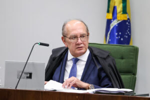 Gilmar recua e libera pedidos de impeachment