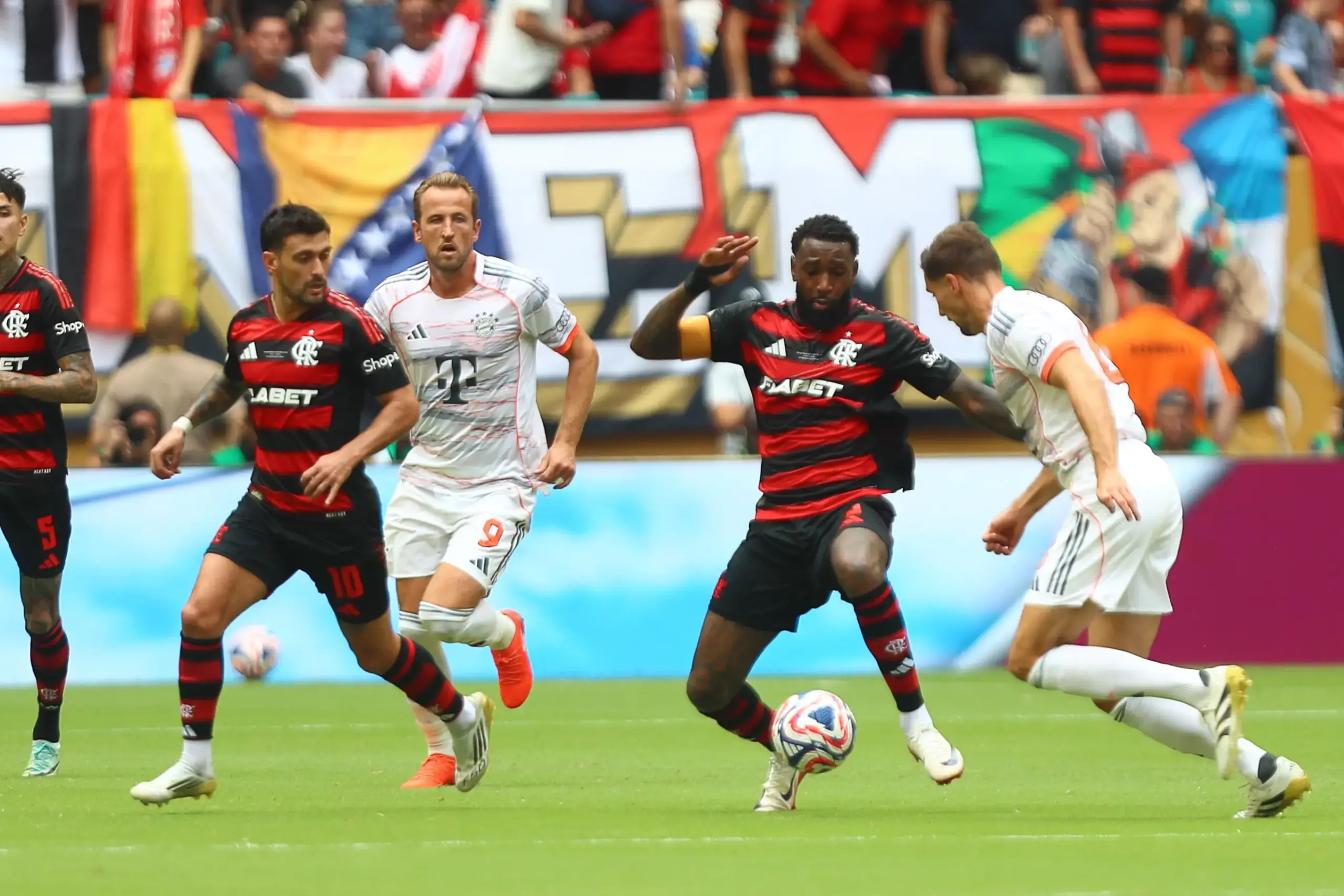 www.deixaeutefalar.com.br Flamengo perde nos pênaltis para o PSG após jogo equilibrado e intenso