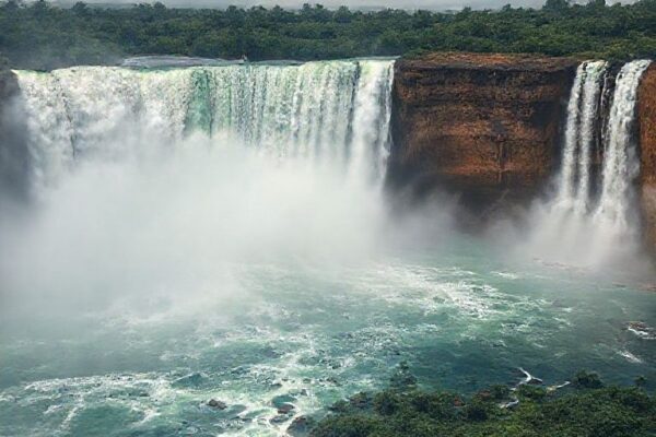 Forte vendaval deixa 100% dos imóveis sem energia na grande SP