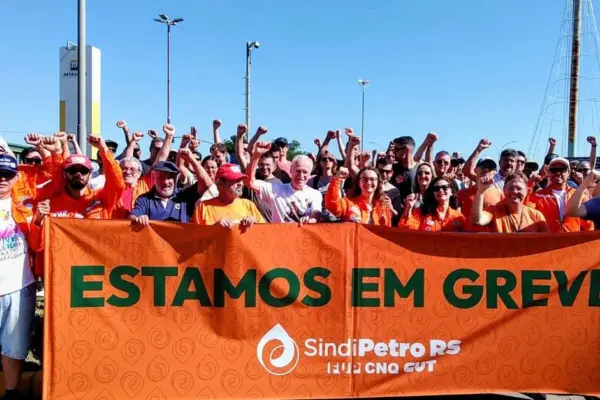 Justiça determina manutenção de 80% do efetivo da Petrobras durante greve