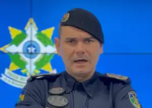 www.deixaeutefalar.com.br Vereador pede saída do comandante-geral da PM após confusão com deputados