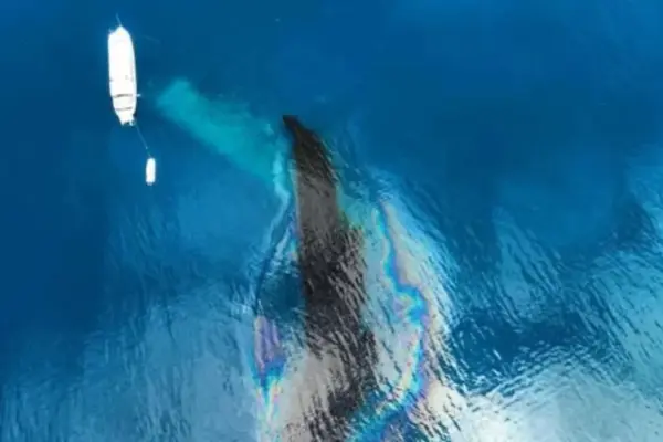 Naufrágios da Segunda Guerra continuam a vazar óleo e ameaçar o mar