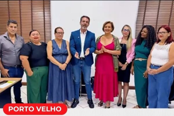 Professores protestam em Porto Velho após abono de R$ 500 excluir a categoria Professores protestam em Porto Velho após abono de R$ 500 excluir a categoria