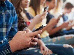Austrália Inicia Banimento Pioneiro de Redes Sociais para Menores de 16 Anos