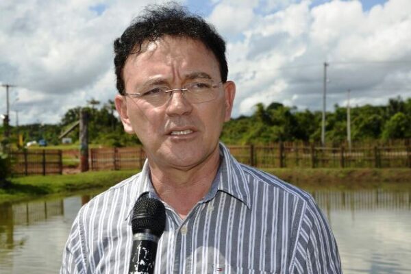 Prefeito de Humaitá é multado pelo TCE-AM por falhas em processo seletivo da Educação