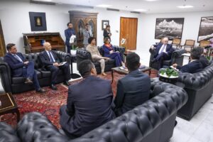 www.deixaeutefalar.com.br Deputada Sílvia Cristina reforça que produtores rurais precisam ser respeitados, durante encontro com presidente do STF