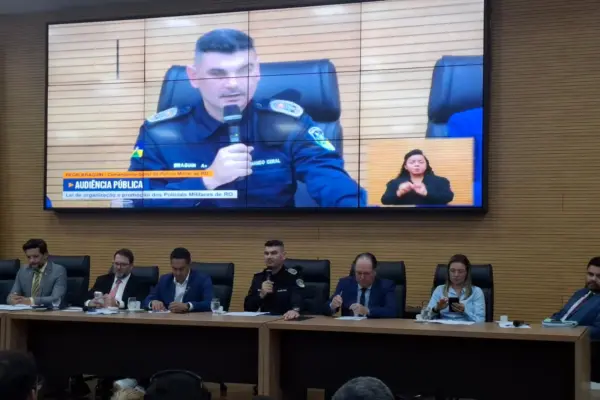 Sob força de lei, coronel Braguin comparece à audiência na Assembleia Legislativa Sob força de lei, coronel Braguin comparece à audiência na Assembleia Legislativa