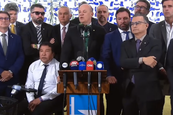 Oposição suspende recesso, intensifica discurso e cobra esclarecimentos sobre STF e Banco Master