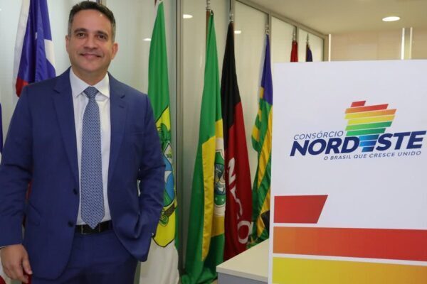 Paulo Dantas, presidente eleito do Consórcio Nordeste, visita sede da entidade