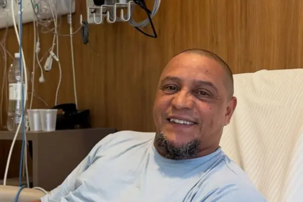 Roberto Carlos passa por cirurgia cardíaca após exames de rotina em São Paulo Roberto Carlos passa por cirurgia cardíaca após exames de rotina em São Paulo