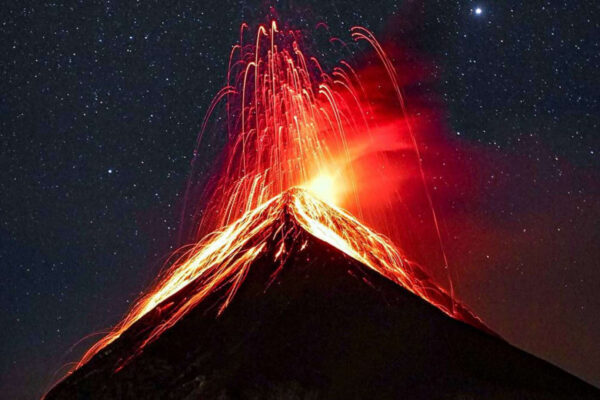 Vulcão Misterioso Desencadeou a Peste Negra? Novo Estudo Surpreende Vulcão Misterioso Desencadeou a Peste Negra? Novo Estudo Surpreende