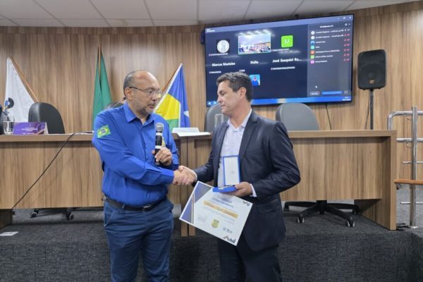 Presidente do Crea-RO recebe Honra ao Mérito da POLITEC Presidente do Crea-RO recebe Honra ao Mérito da POLITEC