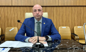 Vereador Gedeão Negreiros pede limpeza e encascalhamento das ruas do Parque Amazônia