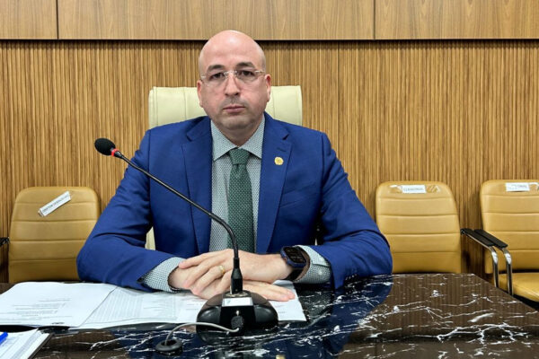 Vereador Gedeão Negreiros pede limpeza e encascalhamento das ruas do Parque Amazônia Vereador Gedeão Negreiros pede limpeza e encascalhamento das ruas do Parque Amazônia