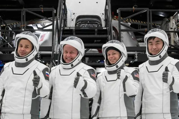 Evacuação médica inédita antecipa retorno de astronautas da ISS Evacuação médica inédita antecipa retorno de astronautas da ISS