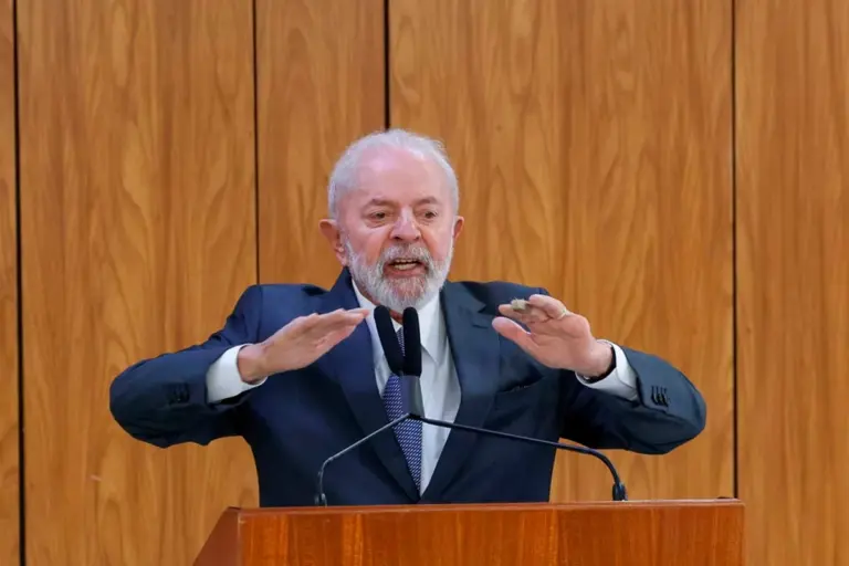 Lula divulga nota e condena ação dos EUA contra a Venezuela