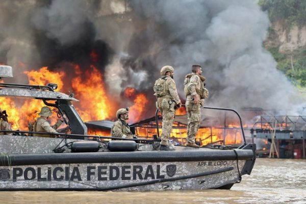 Queimadas, garimpo e áreas de reservas desafiam políticos em ano eleitoral Queimadas, garimpo e áreas de reservas desafiam políticos em ano eleitoral