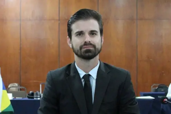 Quem é Anilto Funez Júnior e qual é sua atuação pública em Rondônia