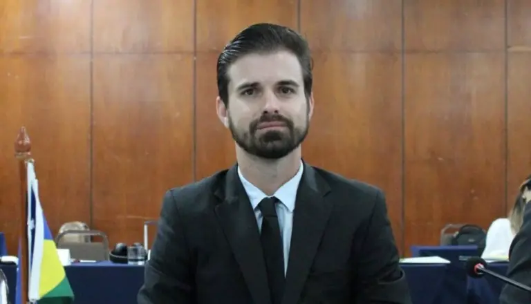 Quem é Anilto Funez Júnior e qual é sua atuação pública em Rondônia