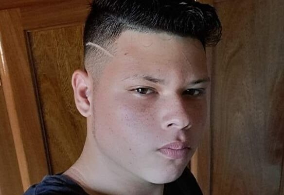 Jovem morre após ser esfaqueado pela esposa Jovem morre após ser esfaqueado pela esposa