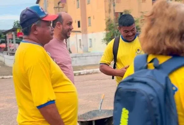 Vereador Wanoel Martins acompanha limpeza no Triângulo Vereador Wanoel Martins acompanha limpeza no Triângulo