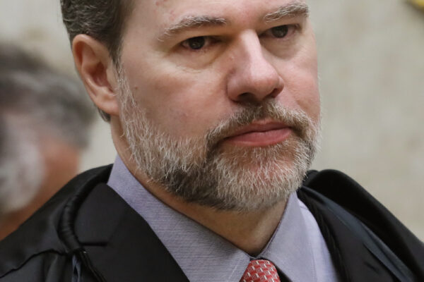 Toffoli deixa relatoria após ser citado em investigação do Banco Master