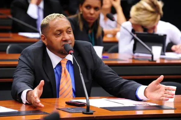 Eleitos pelo voto popular, mas ausentes da tribuna, o fenômeno dos vereadores que não falam