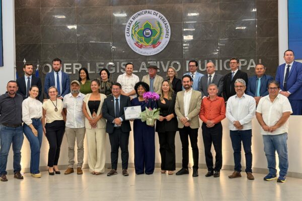 Deputada Sílvia Cristina recebe o título de cidadã honorária de Vilhena Deputada Sílvia Cristina recebe o título de cidadã honorária de Vilhena
