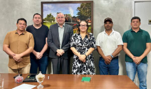 Presidente da Câmara de Porto Velho, Gedeão Negreiros, recebe comitiva de vereadores de Vilhena para fortalecer parcerias