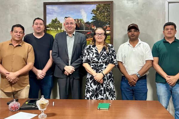 Presidente da Câmara de Porto Velho, Gedeão Negreiros, recebe comitiva de vereadores de Vilhena para fortalecer parcerias Presidente da Câmara de Porto Velho, Gedeão Negreiros, recebe comitiva de vereadores de Vilhena para fortalecer parcerias