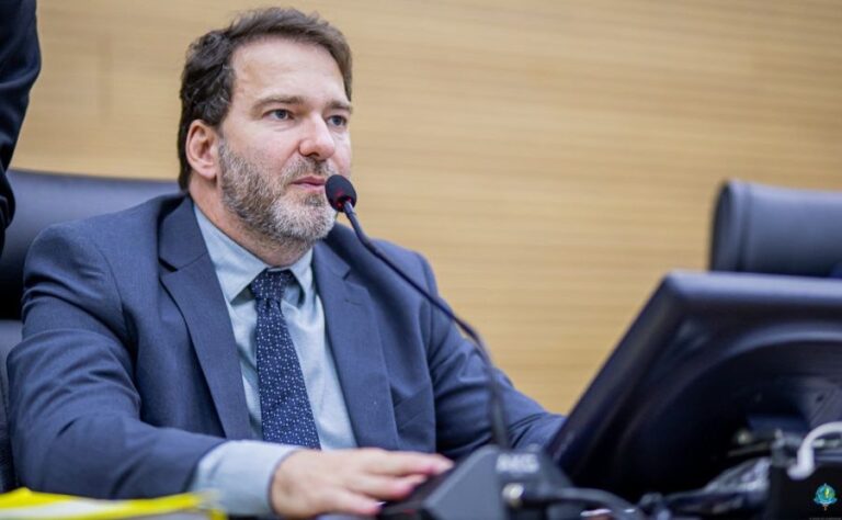 É fake news que Alex Redano responde ação do MP sobre associação; decisão judicial inocentou deputado