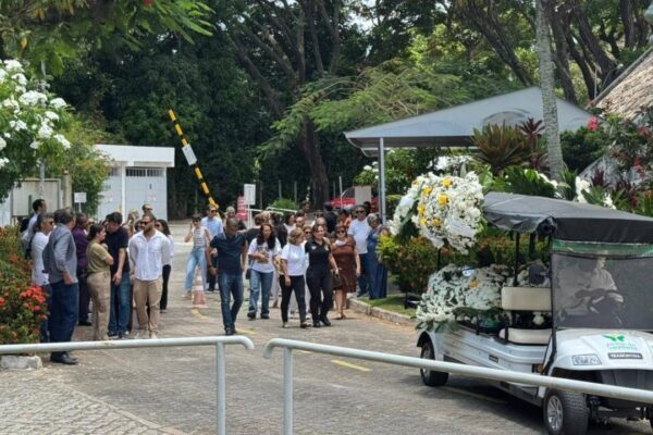 Corpo de Juliana Santiago é velado e cremado em Salvador Corpo de Juliana Santiago é velado e cremado em Salvador