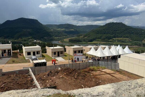 Parceria acelera reconstrução de casas no Rio Grande do Sul