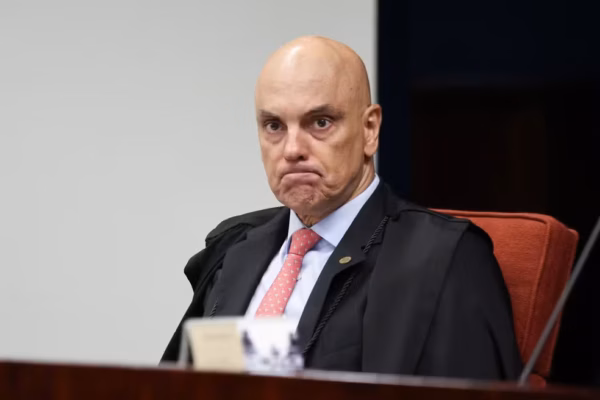 Moraes manda prender contador suspeito de quebra de sigilo fiscal de autoridades Moraes manda prender contador suspeito de quebra de sigilo fiscal de autoridades