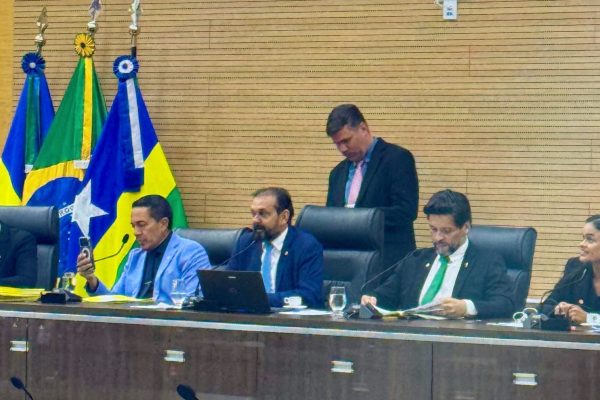 Laerte Gomes defende fortalecimento do cooperativismo e priorização do leite produzido em RO Laerte Gomes defende fortalecimento do cooperativismo e priorização do leite produzido em RO
