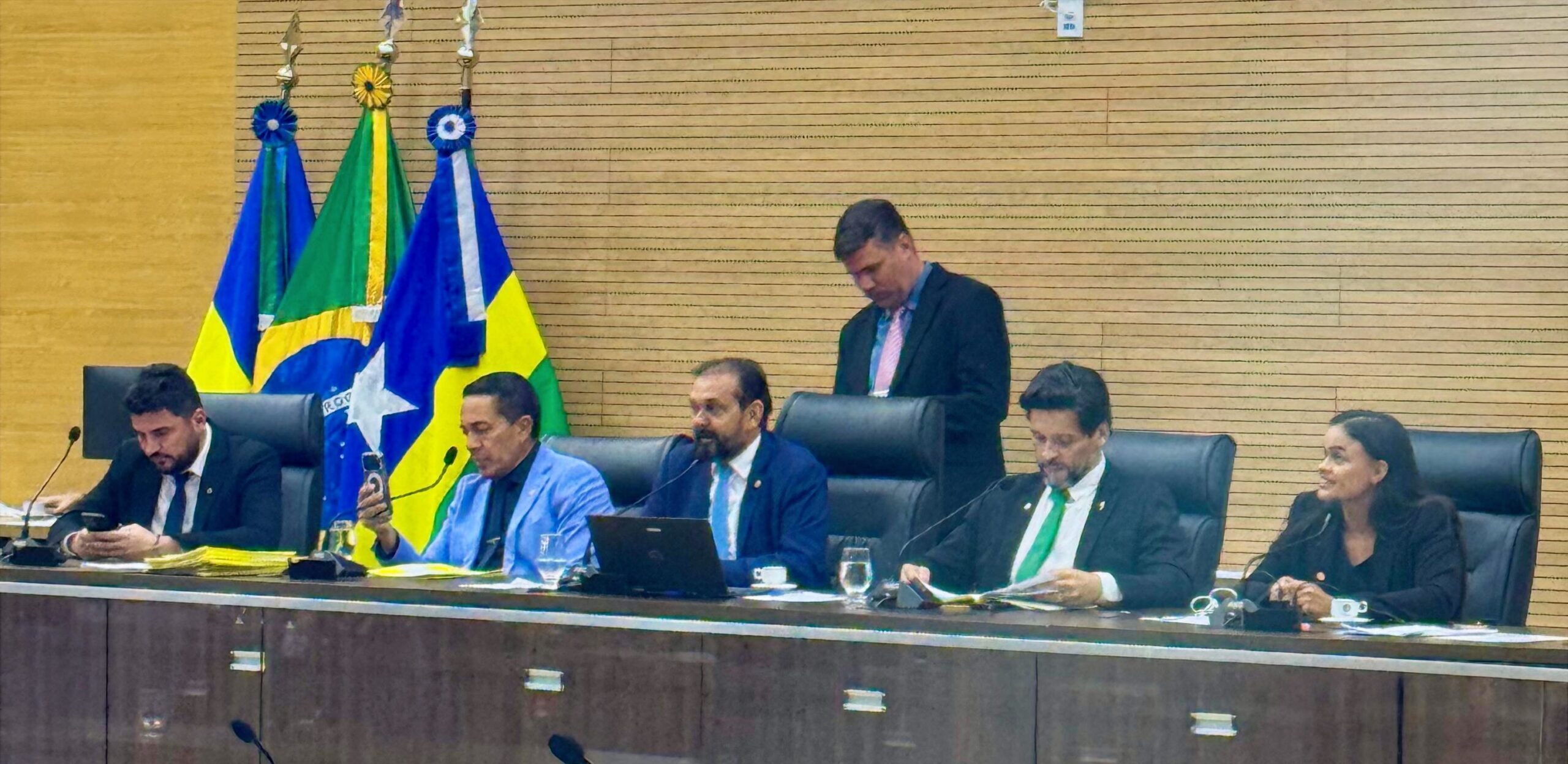 www.deixaeutefalar.com.br Laerte Gomes defende fortalecimento do cooperativismo e priorização do leite produzido em RO