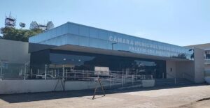 Câmara reduz auxílio-alimentação de servidores de R$ 500 para R$ 100