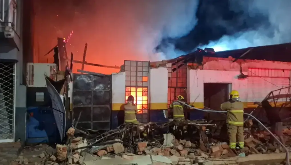 Porto Velho: Incêndio destrói oficina de motos na região central