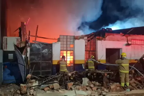 Porto Velho: Incêndio destrói oficina de motos na região central Porto Velho: Incêndio destrói oficina de motos na região central