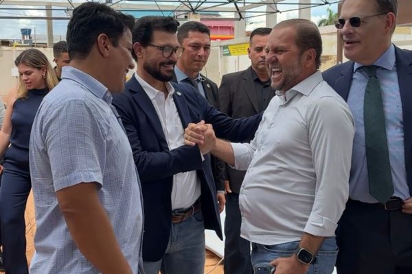 Cirone Deiró acompanha obras da nova rodoviária de Cacoal Cirone Deiró acompanha obras da nova rodoviária de Cacoal