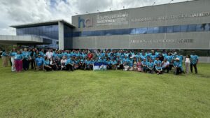 Sílvia Cristina recebe certificado por sua atuação como coordenadora de leilão do Hospital de Amor