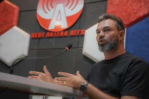 Pré-candidato ao Senado, Bruno Bolsonaro Scheid afirma que prioridade é a população e não adversários