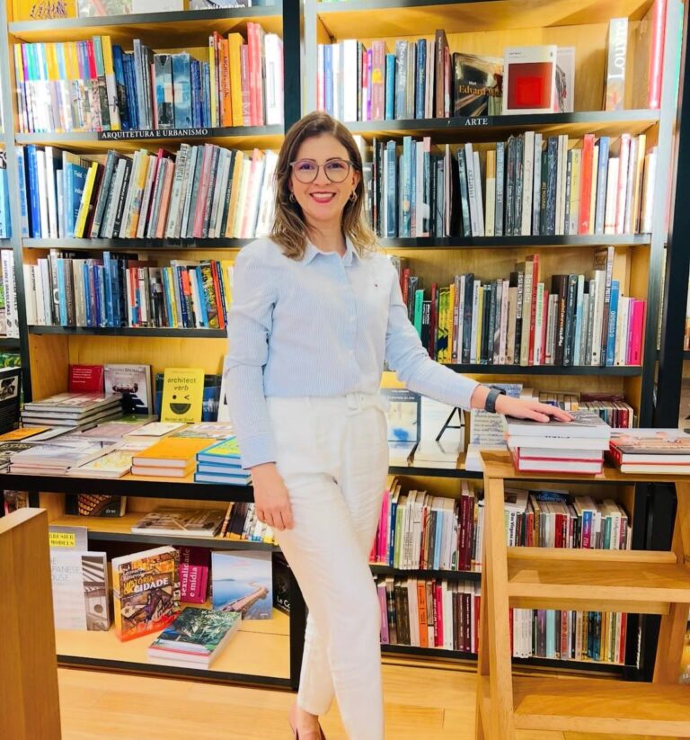 Gláucia Negreiros filia-se ao Podemos a convite do partido e movimenta os bastidores políticos