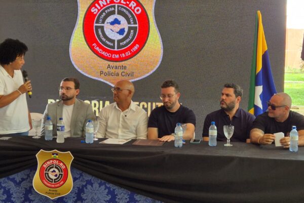 Deputada Silvia Cristina prestigia posse da nova diretoria do Sinpol em Porto Velho