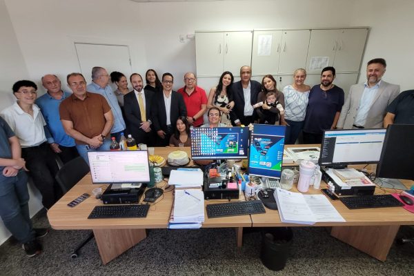 Servidor da Alero celebra 49 anos de serviço público e data é comemorada pela equipe do deputado Laerte Gomes