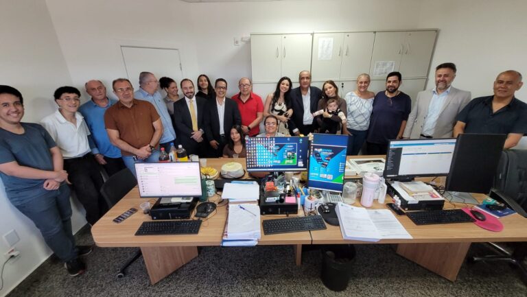 Servidor da Alero celebra 49 anos de serviço público e data é comemorada pela equipe do deputado Laerte Gomes
